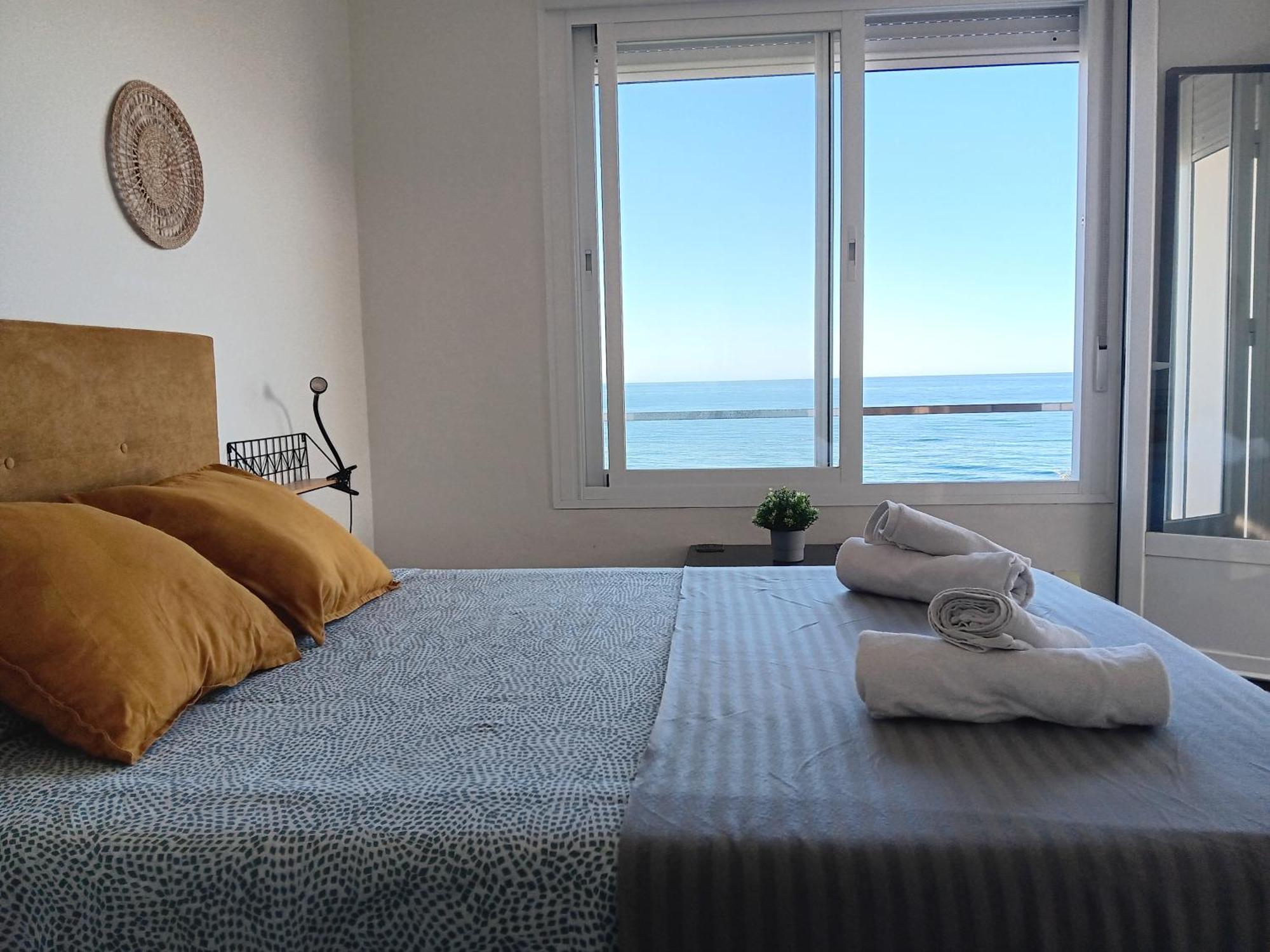 Alojamiento Iberia Playa Estepona Ngoại thất bức ảnh