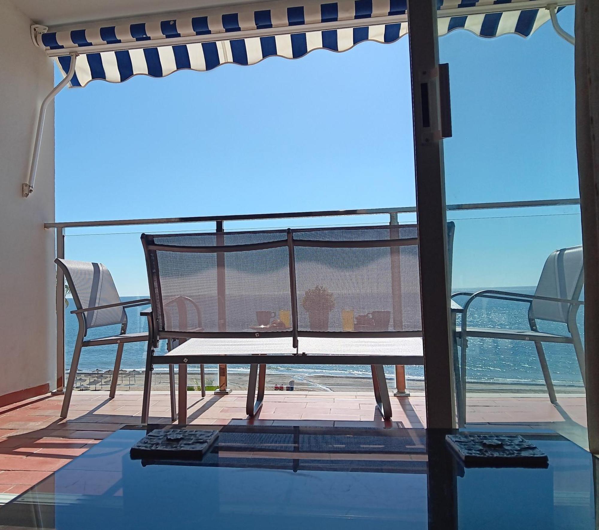 Alojamiento Iberia Playa Estepona Ngoại thất bức ảnh