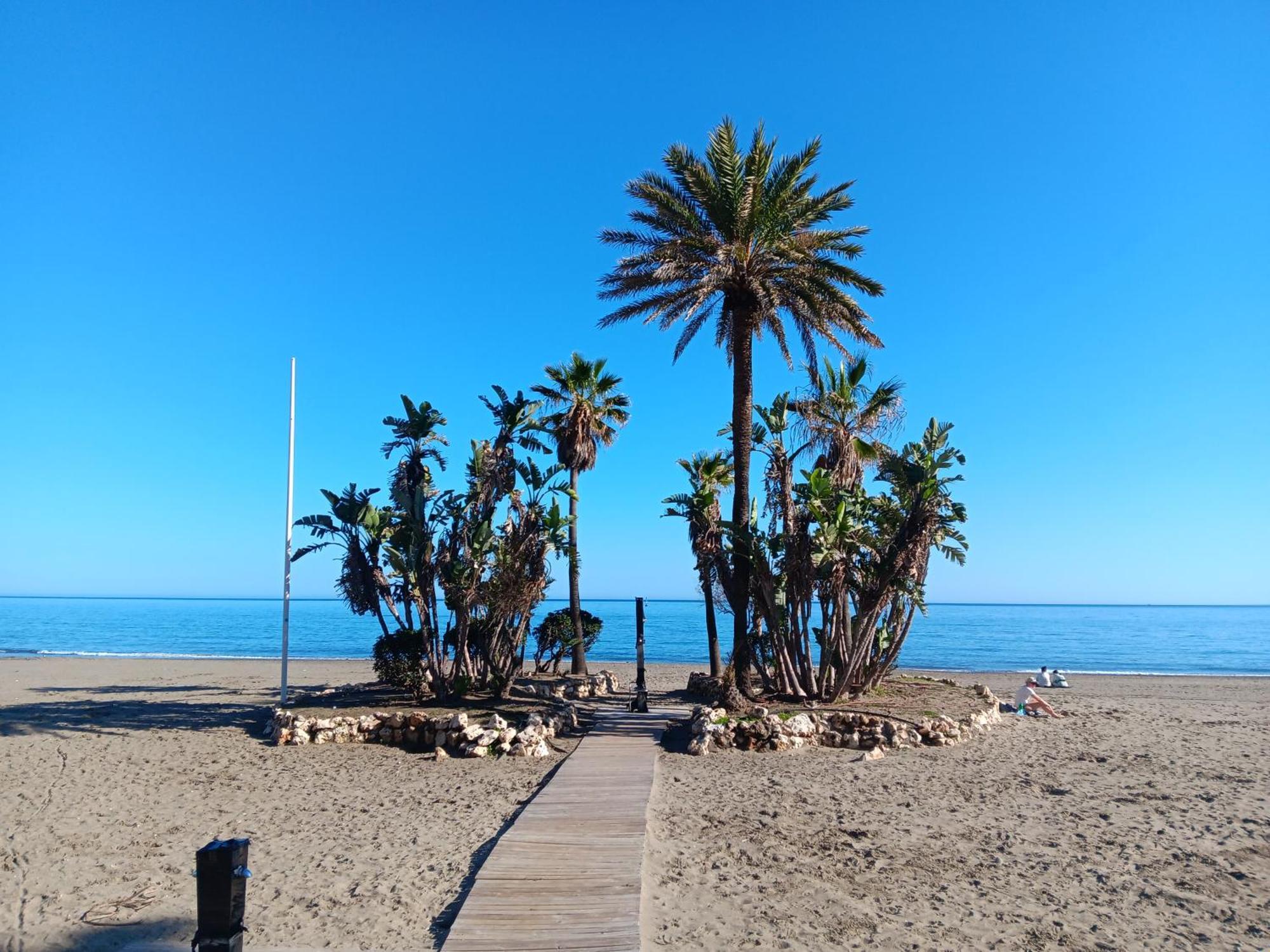 Alojamiento Iberia Playa Estepona Ngoại thất bức ảnh