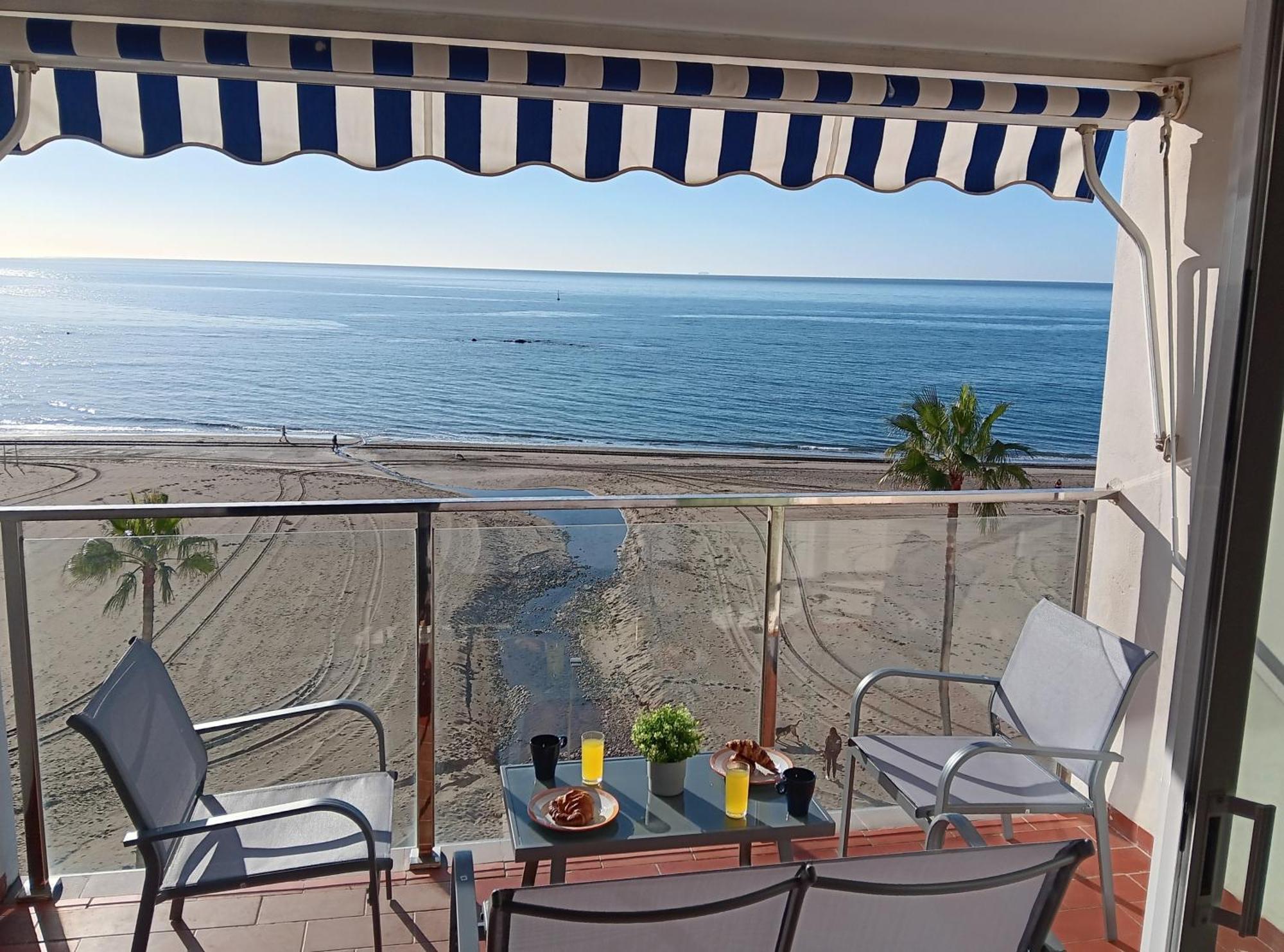 Alojamiento Iberia Playa Estepona Ngoại thất bức ảnh