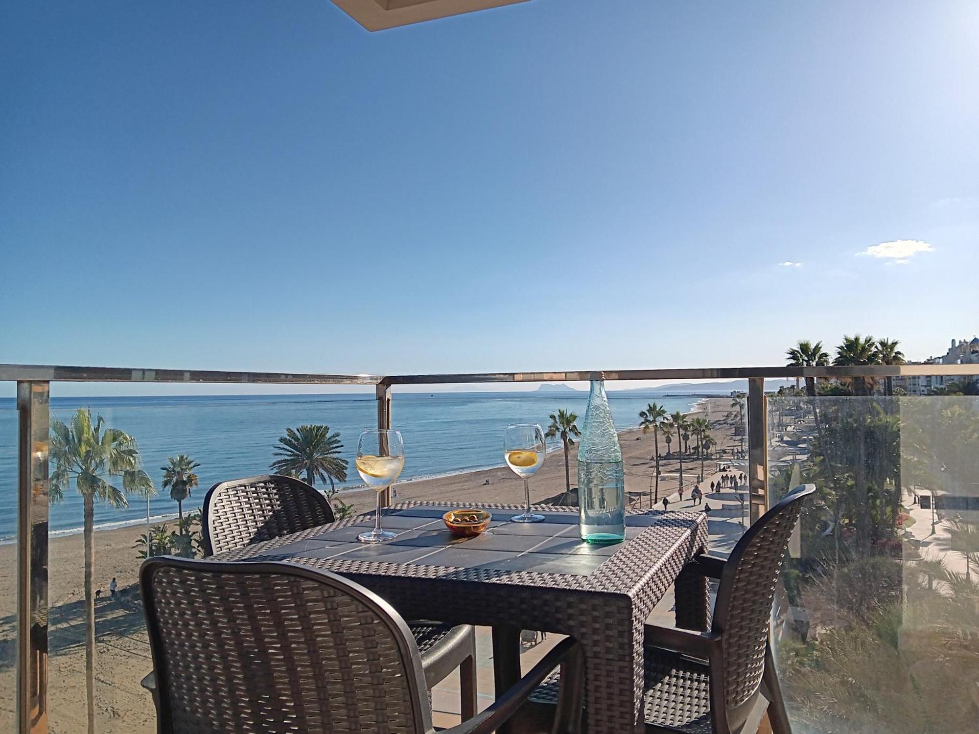 Alojamiento Iberia Playa Estepona Ngoại thất bức ảnh