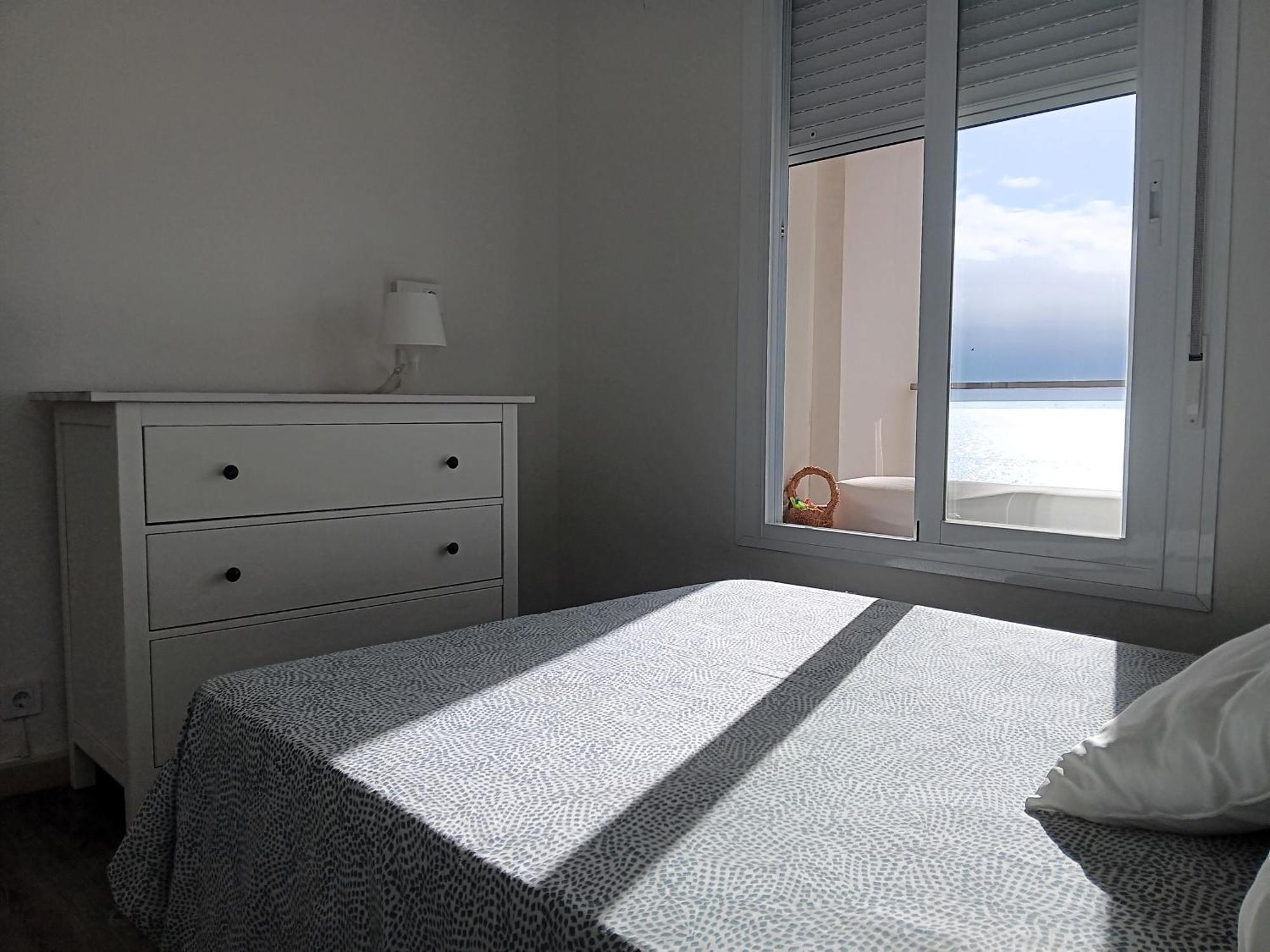 Alojamiento Iberia Playa Estepona Ngoại thất bức ảnh