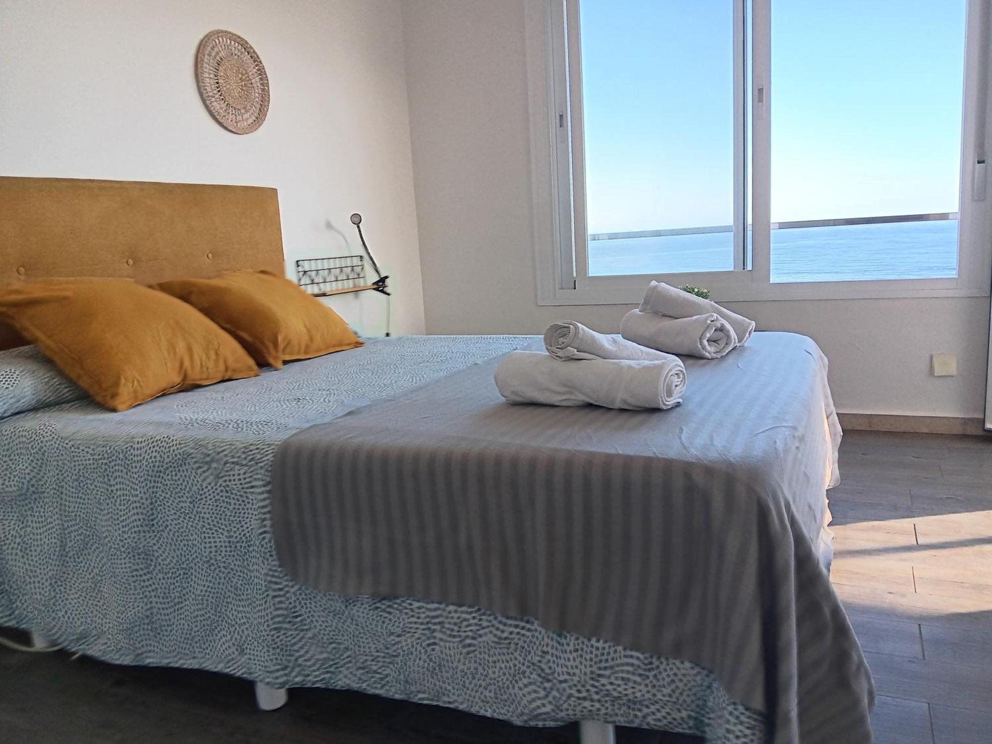 Alojamiento Iberia Playa Estepona Ngoại thất bức ảnh