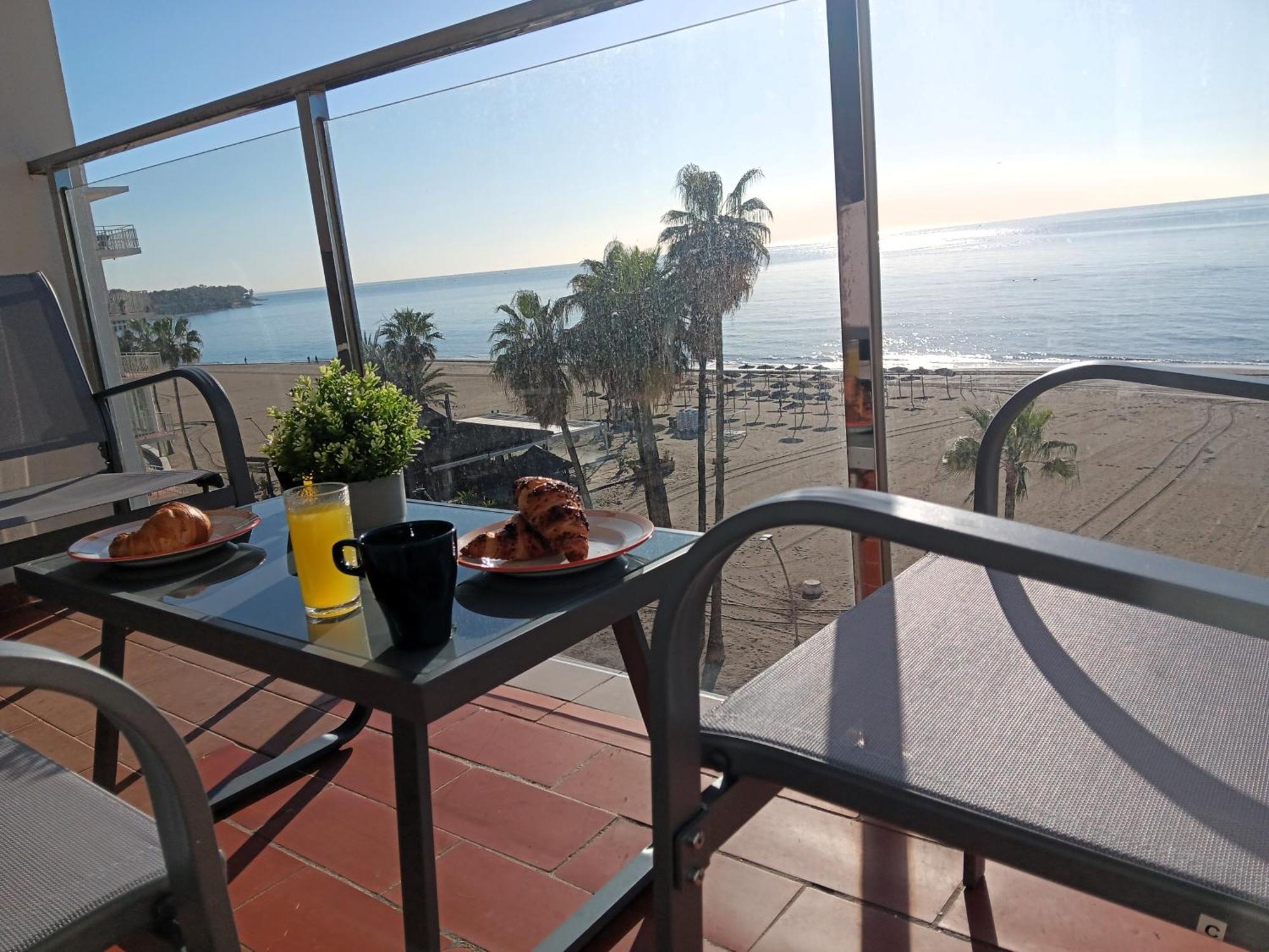 Alojamiento Iberia Playa Estepona Ngoại thất bức ảnh